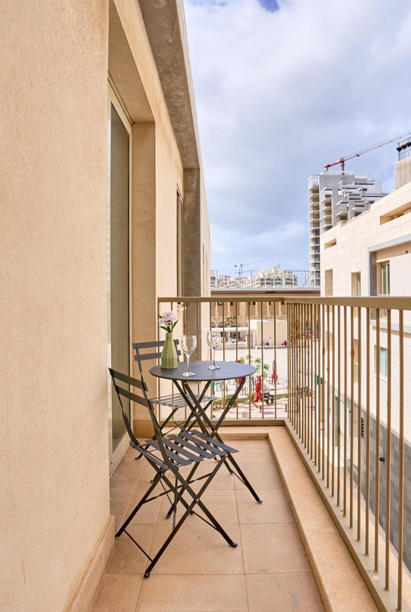 Stylish Apartment In Tigne Point Sliema Exterior photo