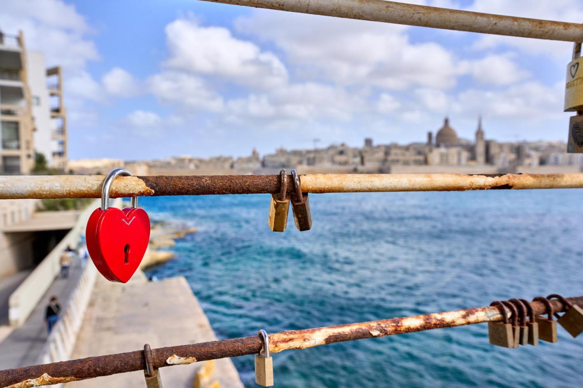Stylish Apartment In Tigne Point Sliema Exterior photo