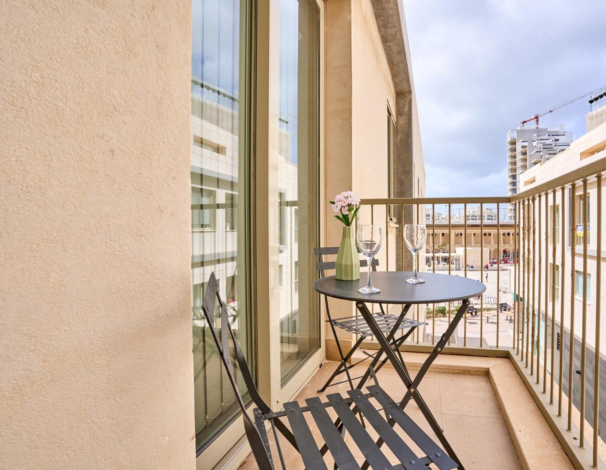 Stylish Apartment In Tigne Point Sliema Exterior photo